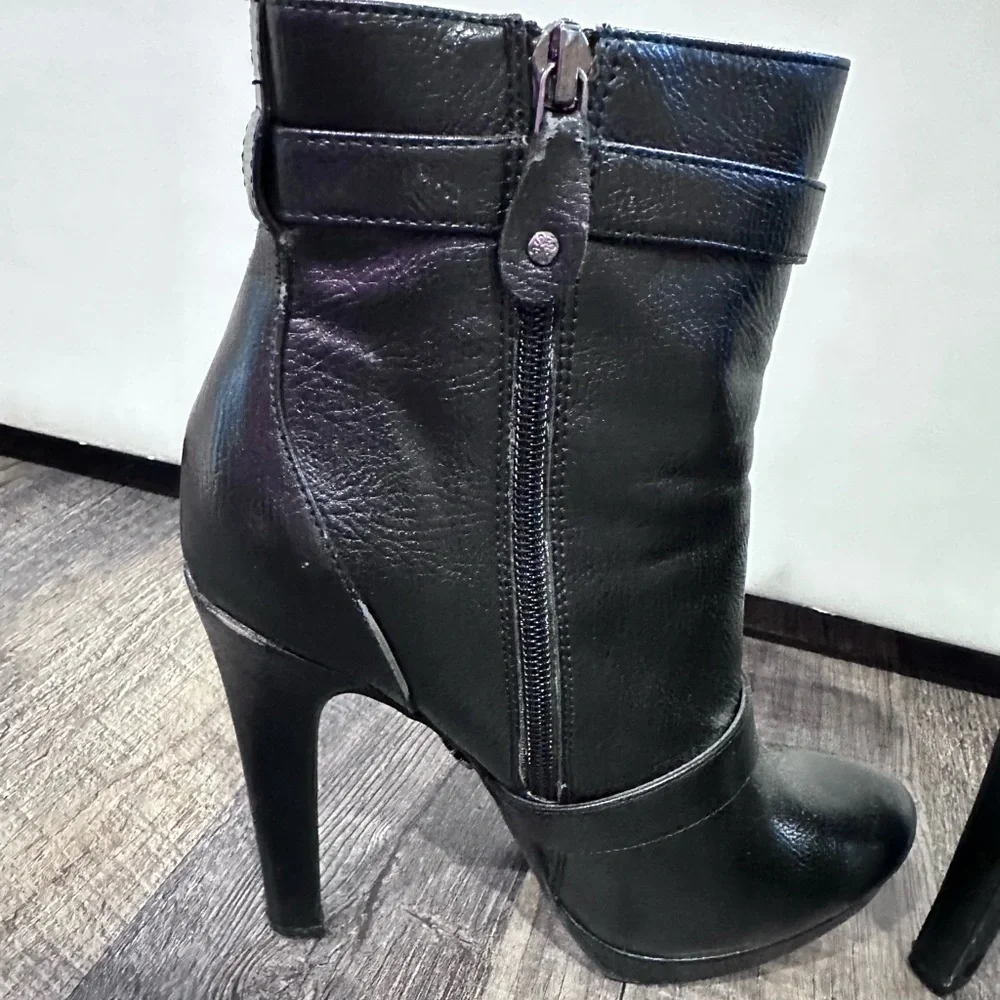 Vera Wang Black Heeled Boots - Picture 8 of 11